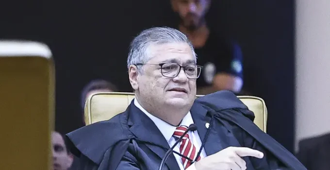 PF Sinaliza Dano Psicológico a Dino e STF Pode Beneficiar Lulinha em Caso de Fontes Jornalísticas