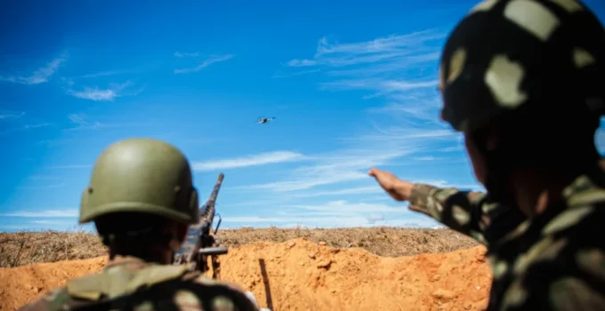 Exército Brasileiro testa drones e metralhadoras contra ameaças aéreas em Goiás: Defesa contra drones ganha prioridade