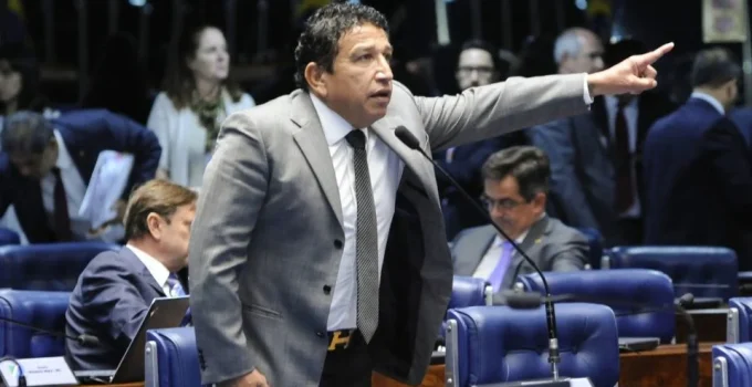 Bancada Evangélica Articula Derrubada de Veto de Lula sobre Conselheiros Tutelares e Trava Orçamento de 2027
