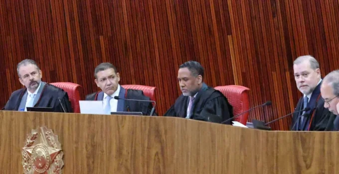 TSE no Brasil: Precisamos da Justiça Eleitoral ou Outros Países Têm Modelos Melhores?