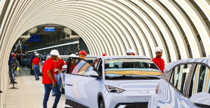 Gigantes Chinesas Assumem Fábricas Históricas no Brasil: BYD e GWM Transformam o Mercado Automotivo com Estratégia Inovadora
