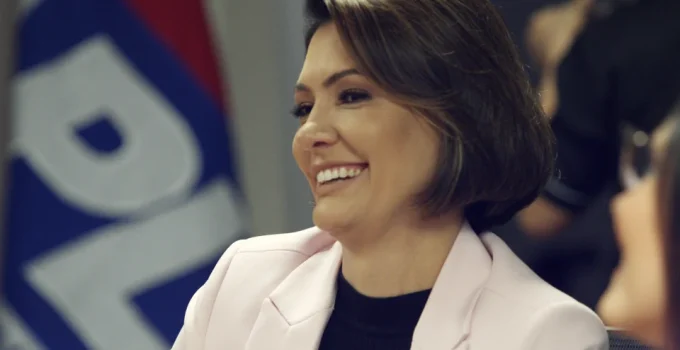 Michelle Bolsonaro Lança Candidatura ao Senado e Declara Patrimônio de R$ 4,4 Milhões: Um Fusca e Milhões em Aplicações Financeiras