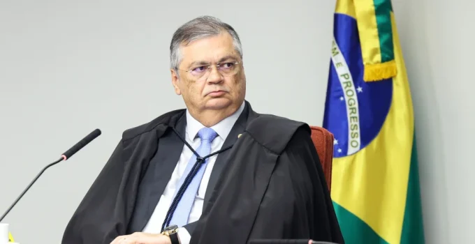 Dino defende limite ao sigilo da fonte contra desinformação e critica regras de diploma para jornalistas