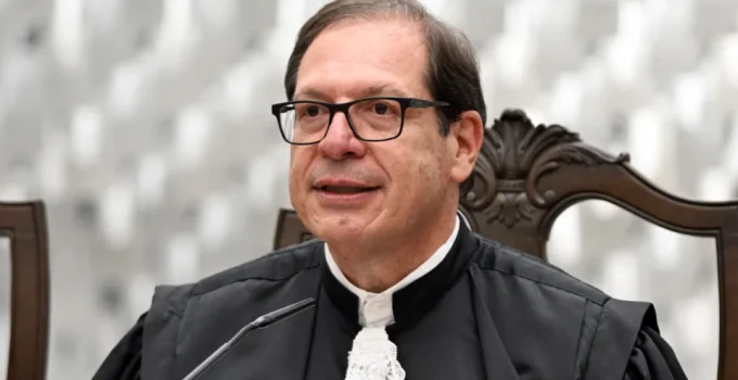 Salomão assume STJ com promessa de transparência e foco em juízes justos, buscando modernizar a justiça brasileira