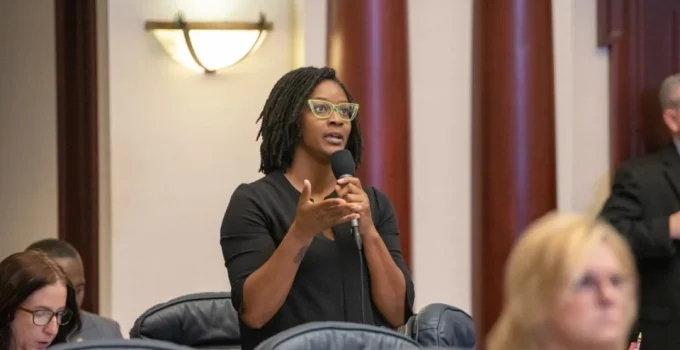 Angie Nixon: A Candidata Socialista que Desafia o Partido Democrata na Flórida e Mira Trump