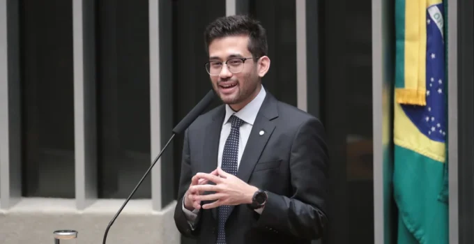 STF nega queixa-crime de Weverton Rocha contra Kim Kataguiri e mantém imunidade parlamentar em caso 'Farra do INSS'