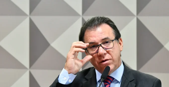 Ministro de Lula critica sindicatos e admite que fim da escala 6x1 pode 'dormir nas gavetas' sem pressão