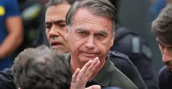 Moraes Libera Carlos e Jair Renan para Visitar Bolsonaro em Prisão Domiciliar sob Condições Específicas