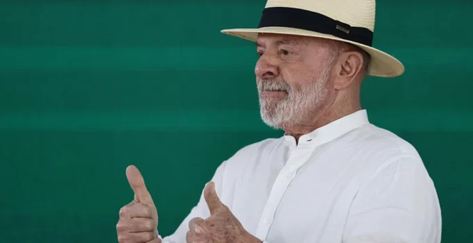 Lula ignora debate da Band e opta por entrevista exclusiva na Record, abordando Lulinha e Trump