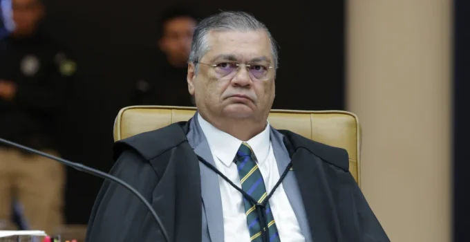 Dino anula emendas indicadas por presidentes de partidos e mira Valdemar Costa Neto e Eduardo Cunha em decisão histórica no STF