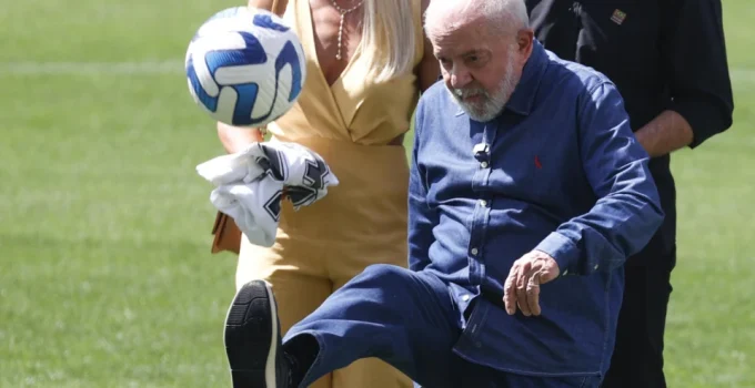 Lula propõe "Desenrola" para clubes de futebol quebrados, inspirando-se em programa para pessoas físicas