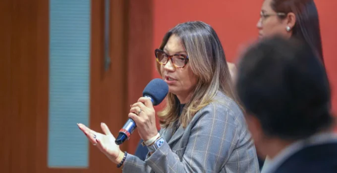 Janja Repudia Falas de Renan Santos em Debate Presidencial e o Candidato Reage Desafiando Lula