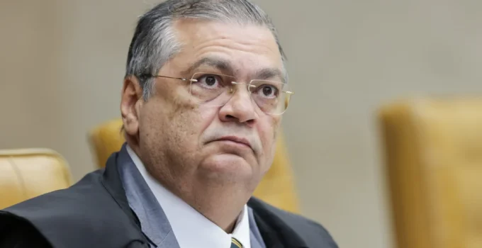 Dino sob Fogo Cruzado no STF: Investigação sobre Lulinha e Críticas à Atuação do Ministro Agitam Cenário Político