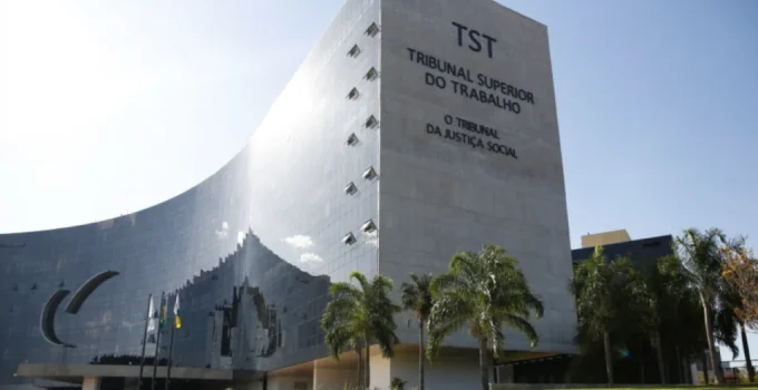 Penduricalho de 15% no TST: Servidores de Alta Complexidade Ganham Gratificação sem Desconto de Impostos