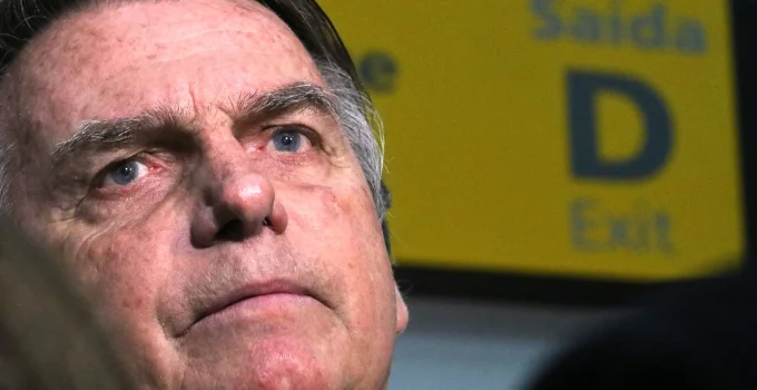 Defesa de Bolsonaro Pede Absolvição Total ao STF em Recurso Contra Decisão de Moraes