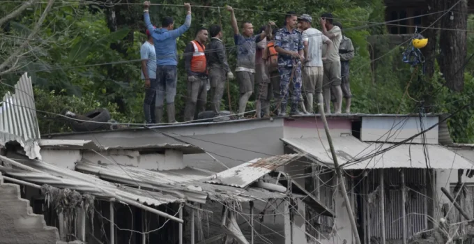Nepal e Himalaia: Tragédia de Inundações Repentinas Agrava Histórico de Desastres em Montanhas Vulneráveis