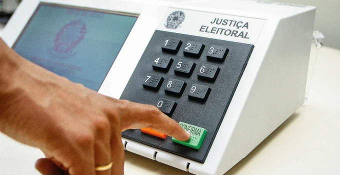 Lei da Ficha Limpa em Jogo: STF Decide Destinos de Candidatos em Plena Campanha Eleitoral