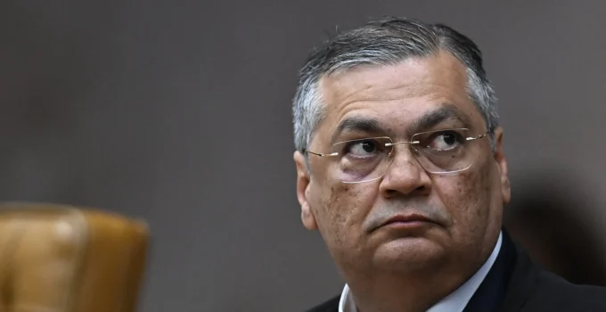 Dino vota contra emendas de Eduardo Bolsonaro e Ramagem: STF desconsidera R$ 80 milhões em indicações polêmicas