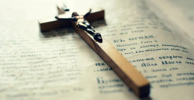 Suprema Corte dos EUA analisa se bolsas de estudo estatais podem financiar diplomas religiosos: um divisor de águas para a liberdade de fé?