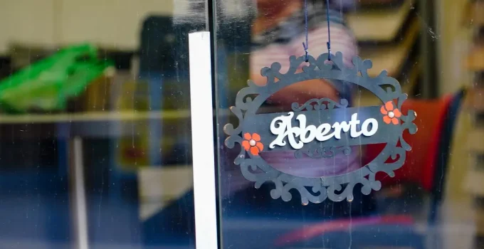 Santa Catarina Acelera: 140 Mil Novas Empresas em 2025 Rompem Barreiras, Superando a Média Nacional com Crescimento de 13% em Aberturas