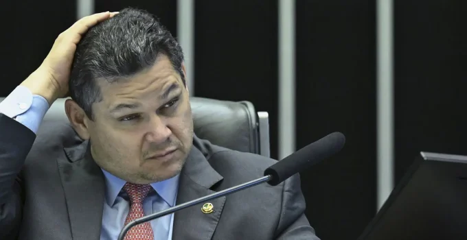 Oposição no Congresso Testa Força Política na Derrubada de Veto de Lula sobre Dosimetria de Penas