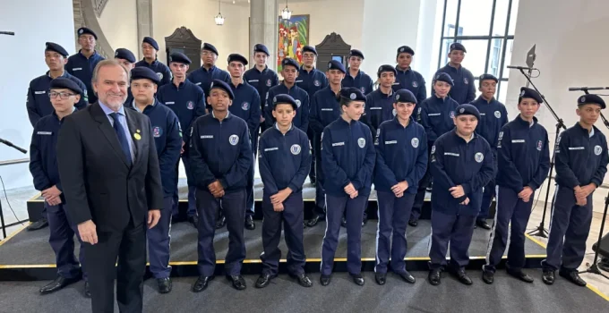 Escolas Cívico-Militares de SP: Novas Regras Vetam Armas e Liberam Cabelo e Barba, Direção Escolar Ganha Mais Poder