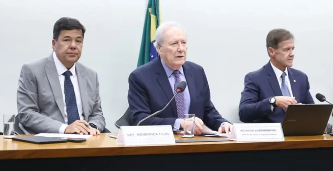 Recuo do Governo na PEC da Segurança: Lewandowski Esvaziado e Congresso Ganha Poder na Inteligência Nacional