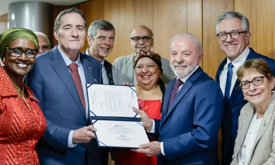 Certificação da OMS: Brasil celebra vitória contra HIV, mas desmistifica "presente de fim de ano"