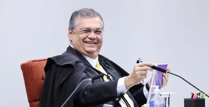 Canetada de Dino sobre Lulinha pode travar investigações e enfraquecer Mendonça no STF, alertam especialistas