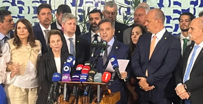 Oposição Pede Impeachment de Moraes e Afastamento de Diretor da PF e PGR Após Revelações do Caso Banco Master