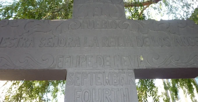 Ateu Processa Cidade para Remover Cruz Histórica de 100 Anos em Los Angeles: O Futuro da Religião em Espaços Públicos em Debate