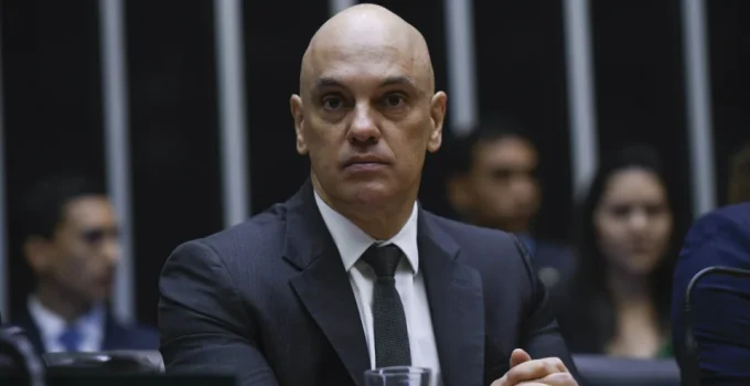 Alexandre de Moraes e as Mensagens de Vorcaro: STF e PF em Divergência Sobre Comunicação com o Banqueiro