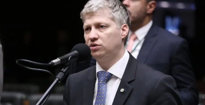 Oposição Pede Tornozeleira Eletrônica e Passaporte de Lulinha ao STF em Caso de "Mesada" Investigada pela PF