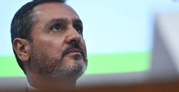 Novo pede a Mendonça afastamento de Andrei Rodrigues, diretor da PF, por suspeitas de interferência no caso Master
