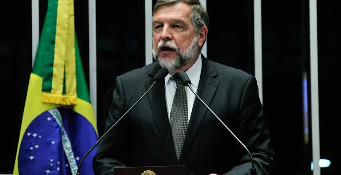 Senador da base de Lula assina pedido de impeachment contra Alexandre de Moraes, citando crime de responsabilidade