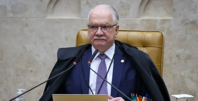 Fachin exige explicações de Mendonça, Moraes, PF e PGR em meio à crise e polêmica no STF