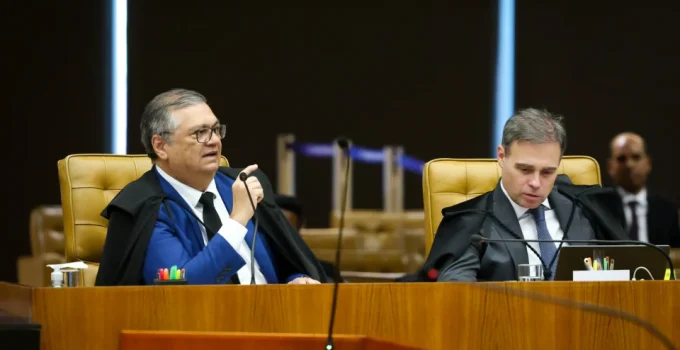 Flávio Dino admite crise no STF e defende "seguir julgando" em meio a trocas de acusações entre Moraes e Mendonça