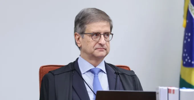 PGR, Moraes e Mendonça: Nova investigação da PF sobre relatório de mensagens entre ministro do STF e dono do Banco Master vira palco de disputa judicial