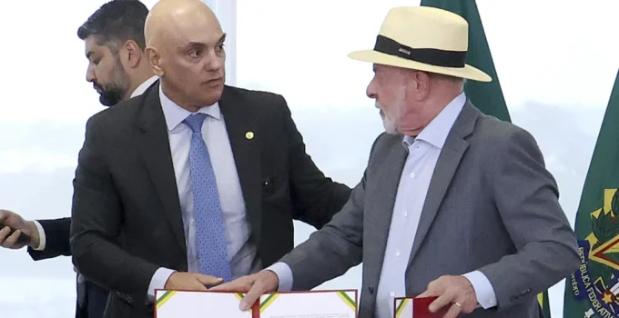 Alexandre de Moraes: De Algoz de Bolsonaro a Aliado Estratégico de Lula, Relação em Xeque Após Caso Master
