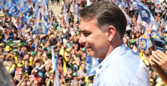 Flávio Bolsonaro acusa Alcolumbre de blindar Alexandre de Moraes e travar impeachment no Senado