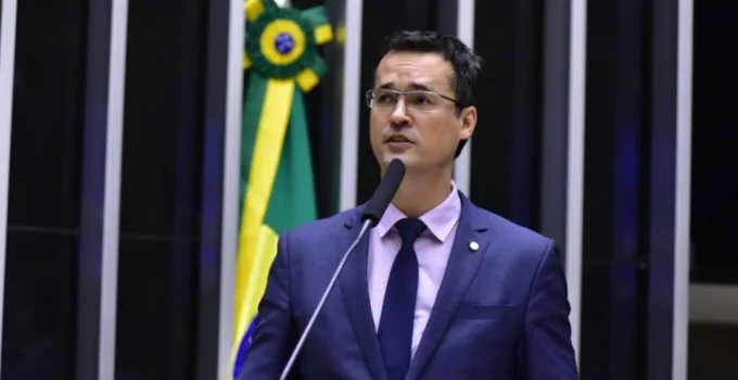 Dallagnol expõe dados fiscais de Zanin em defesa de candidatura, ministro reage e pede providências ao TRE-PR
