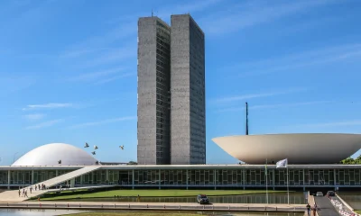 Lobby no Congresso: Entidades e Ex-Políticos Moldam Leis sem Regulamentação Clara no Brasil