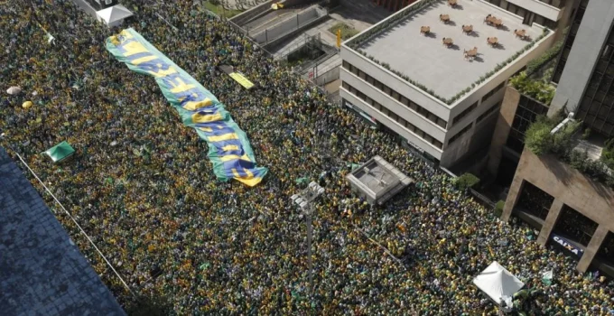 Manifestações "Fora, Moraes" Tomam Ruas no 7 de Setembro: Pressionam Senado e STF em Meio a Novas Revelações