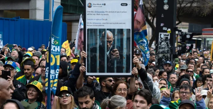 Brasil Polarizado: Imprensa Internacional Destaca "Dois 7 de Setembro" e Crise no STF que Impacta Eleição Presidencial