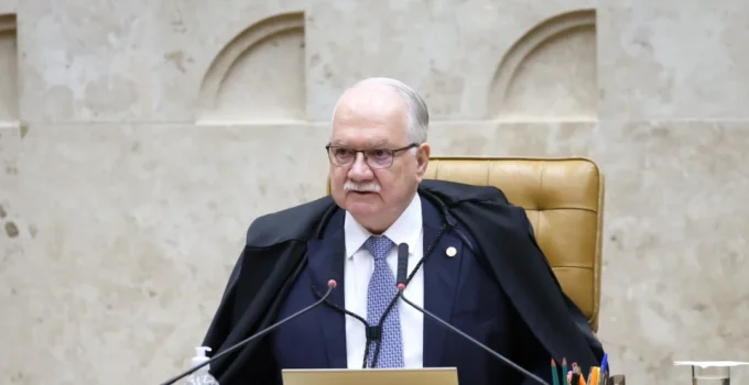 Fachin suspende decisões de Mendonça e Dino sobre diretor da PF e centraliza poder no STF para evitar caos