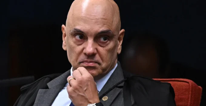 Alexandre de Moraes se pronuncia após perder relatoria do inquérito das fake news em meio a crise no STF