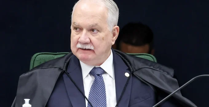 Fachin Trava Investigações Contra Ministros do STF e PGR Citando "Grave Lesão à Ordem Pública" em Guerra de Liminares