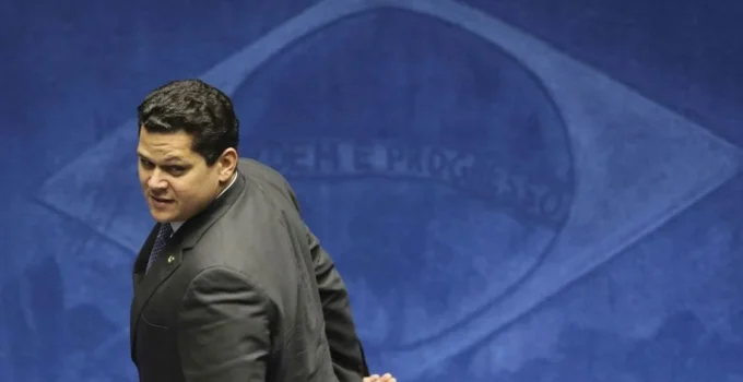 Pressão Aumenta: Protestos e Crise no STF Pressionam Alcolumbre por Impeachment de Moraes