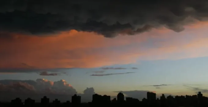 Alerta Vermelho no Paraná: Dois Tornados Devastam Cidades em Menos de 24 Horas; Ciclone Extratropical Agrava Situação