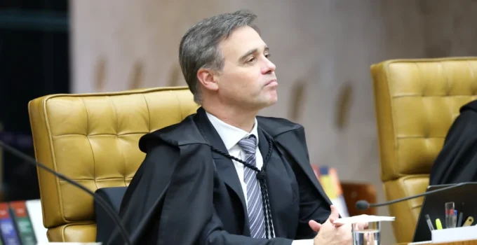 Mendonça nega acesso integral a celular de Vorcaro e rebate Zanin sobre igualdade de acesso no STF